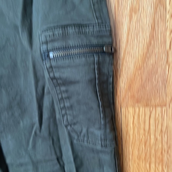 ATHLETA ORGANIC COTTON JASPER GREEN ZIPPER ANKLE CARGO PANTS 8 349782 A15 - Picture 3 of 7